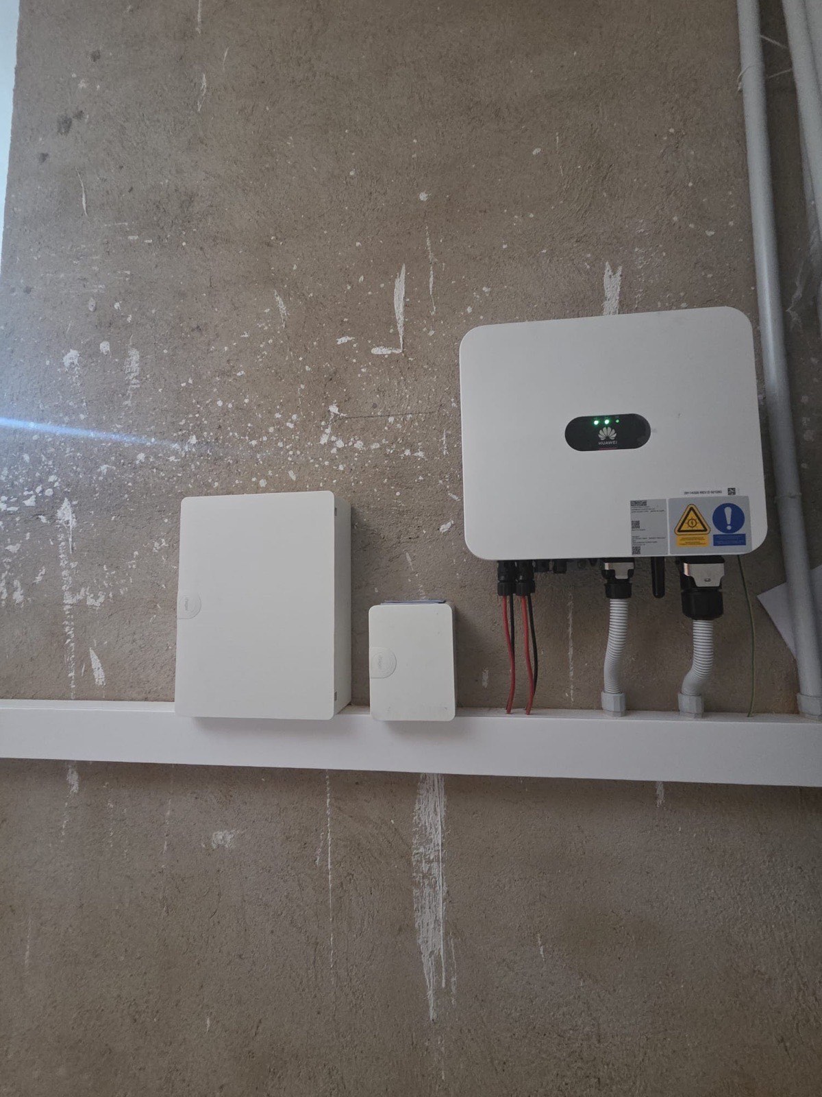 Inversor solar y cuadro eléctrico instalados por SICO Energía