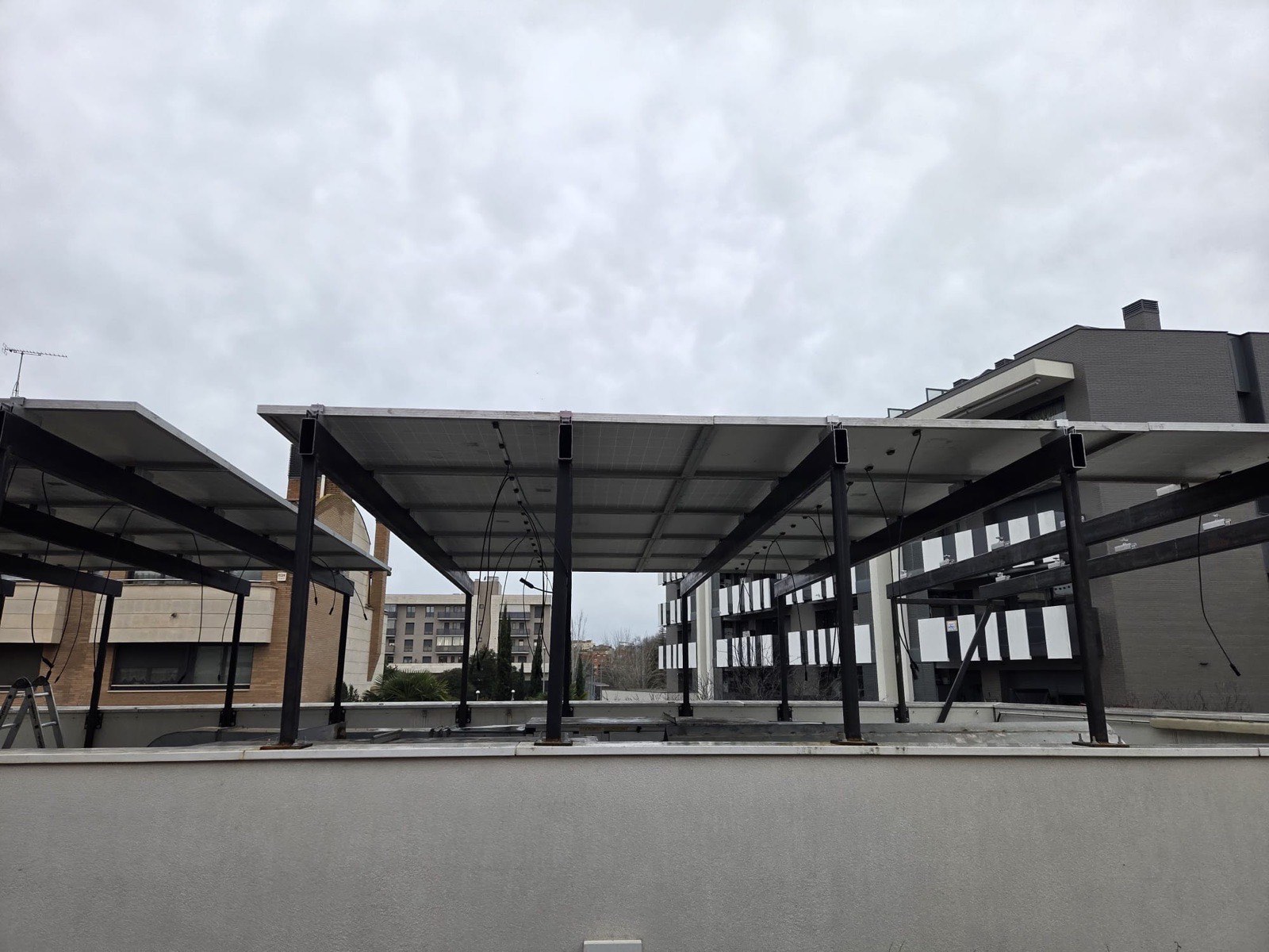 Pérgola con placas solares de SICO Energía